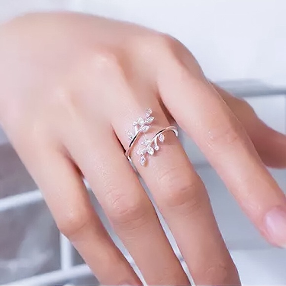 🔵𝟲𝟱%𝗢𝗙𝗙 𝗯𝘂𝗻𝗱𝗹𝗲𝘀 𝟯+🔵 NEW CZ Leaf Delicate Adjustable Ring - Picture 3 of 9